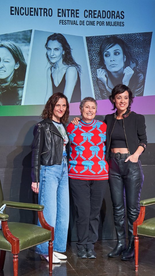 🎬 Como parte de la programación de Casa de América en el Festival Cine por Mujeres Madrid 2025 (@fcinepormujeres), compartimos el conversatorio ‘Encuentro entre creadoras’, con Antonia Zegers (@antoniazegers) y Martina Gusman (@margusman), dos de las actrices más destacadas del cine iberoamericano.

La charla abordó la construcción de personajes, los desafíos del trabajo actoral y la presencia de las mujeres en la industria cinematográfica.

📺 Puedes ver la conversación completa en nuestro canal de YouTube, enlace en la biografía.

#CinePorMujeres #EncuentroEntreCreadoras #AntoniaZegers #MartinaGusman #CineIberoamericano #CasaDeAmérica