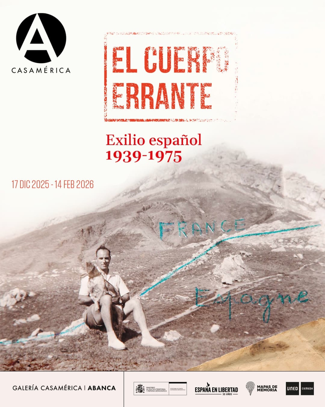 🖼️ ‘𝐄𝐥 𝐜𝐮𝐞𝐫𝐩𝐨 𝐞𝐫𝐫𝐚𝐧𝐭𝐞. 𝐄𝐱𝐢𝐥𝐢𝐨 𝐞𝐬𝐩𝐚𝐧̃𝐨𝐥 𝟏𝟗𝟑𝟗–𝟏𝟗𝟕𝟓’.
Una exposición del proyecto ‘Mapas de Memoria’ de la UNED, en colaboración con la Secretaría de Estado de Memoria Democrática. Explora el legado material y emocional del exilio republicano a través de objetos, imágenes, cartas y testimonios conservados durante décadas en España y en países de acogida.

El recorrido reúne seis espacios que abordan el camuflaje documental, la correspondencia familiar, las representaciones turísticas, los recuerdos ocultos en domicilios, las voces de mujeres que sostuvieron la memoria del exilio y un desván simbólico donde conviven pertenencias del origen y del destierro.

👥 Comisariado por Jorge Moreno Andrés (@jorge_moreno_andres_ ) y Julián López García 

🤝 Con @uneduniv y @territorialgob 

📅 Del 17 de diciembre de 2025 al 14 de febrero de 2026.
⌚ Lunes a viernes de 11.00 a 19.30. Sábados de 11.00 a 15.00. Domingos y festivos, cerrado.
🎟️ Entrada libre hasta completar aforo.
📍 Galería Casa de América–ABANCA | Salas Torres García y Frida Kahlo. Acceso por C/ Marqués del Duero, 2.

🔗 Más información en nuestra web, enlace en la biografía.