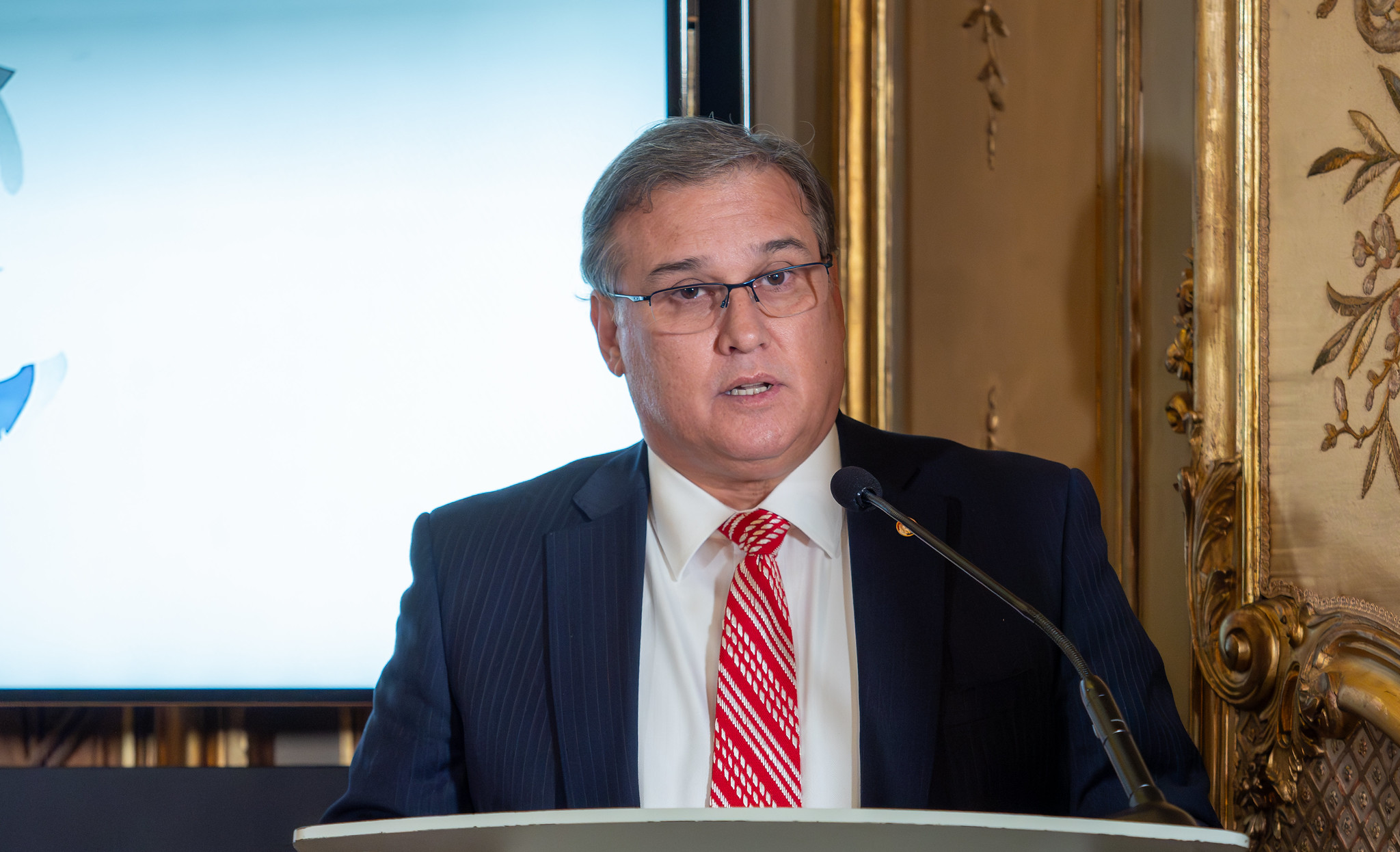 🧉 Encuentro El Paraguay que llevamos dentro, del ciclo Techaga’u / Nostalgia que trae un país.

Ya podéis ver en nuestro canal de YouTube el video completo de este encuentro que forma parte del ciclo que organizan Casa de América y la Embajada del Paraguay en España, y nace de una necesidad profunda: visibilizar al Paraguay y a su comunidad en España. A través de voces, memorias y experiencias, el ciclo propone construir un retrato amplio y actual del país, tanto desde quienes lo viven a la distancia como desde quienes lo conocen y lo aman desde otros lugares.

👥 Con Moisés Morera, Justo Apodaca, Andrea Oleñik, Pablo Bogado, Amapola Samaniego, Diego Vera, Eloísa Vaello y María Victoria Ramírez.

📺 Video completo en nuestro canal de YouTube, enlace en la biografía..