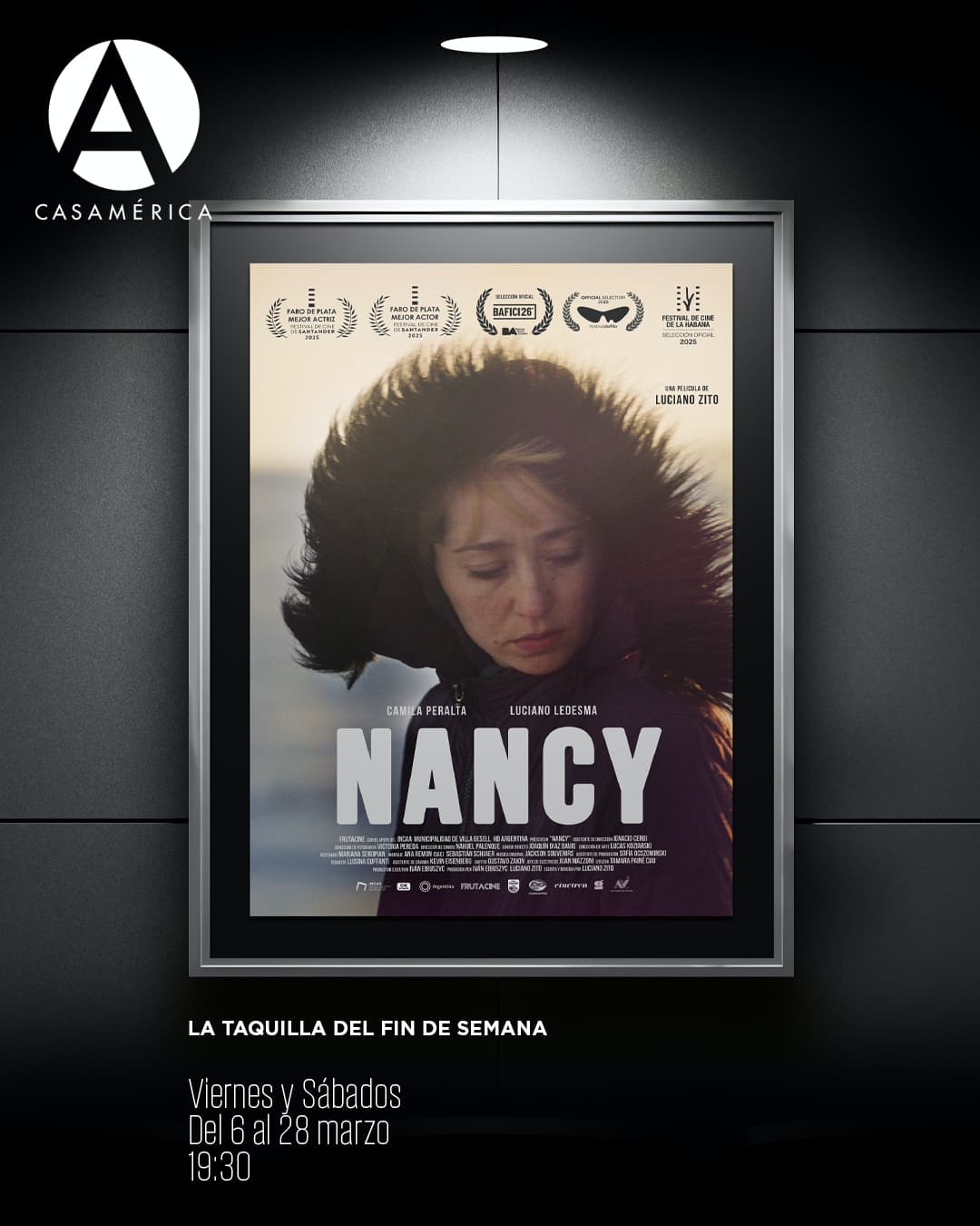 📽️ 𝐄𝐬𝐭𝐫𝐞𝐧𝐨 𝐞𝐧 𝐞𝐱𝐜𝐥𝐮𝐬𝐢𝐯𝐚: '𝐍𝐚𝐧𝐜𝐲' (@peliculanancy), 𝐝𝐞 𝐋𝐮𝐜𝐢𝐚𝐧𝐨 𝐙𝐢𝐭𝐨 (@luczito75).

Llega a nuestra 'Taquilla de Fin de Semana' el debut en la ficción del cineasta argentino Luciano Zito, tras su paso por el BAFICI. La película nos sumerge en la frágil estabilidad de Nancy, una trabajadora de limpieza en un pueblo de costa cuya vida emocional y laboral se ve amenazada por un encuentro inesperado.

Un relato sobre la desigualdad, la confianza obligada y los vínculos invisibles que definen nuestra sociedad actual.

📅 Viernes y sábados, del 6 al 28 de marzo.
⌚ 19:30.
📍 Sala Iberia.
🎟️ Entradas a la venta en el Punto de Información.

🔗 Más información y detalles en el enlace de la biografía.

#Cine #CineArgentino #Estreno #Nancy #LucianoZito #TaquillaFinDeSemana #CasaDeAmérica