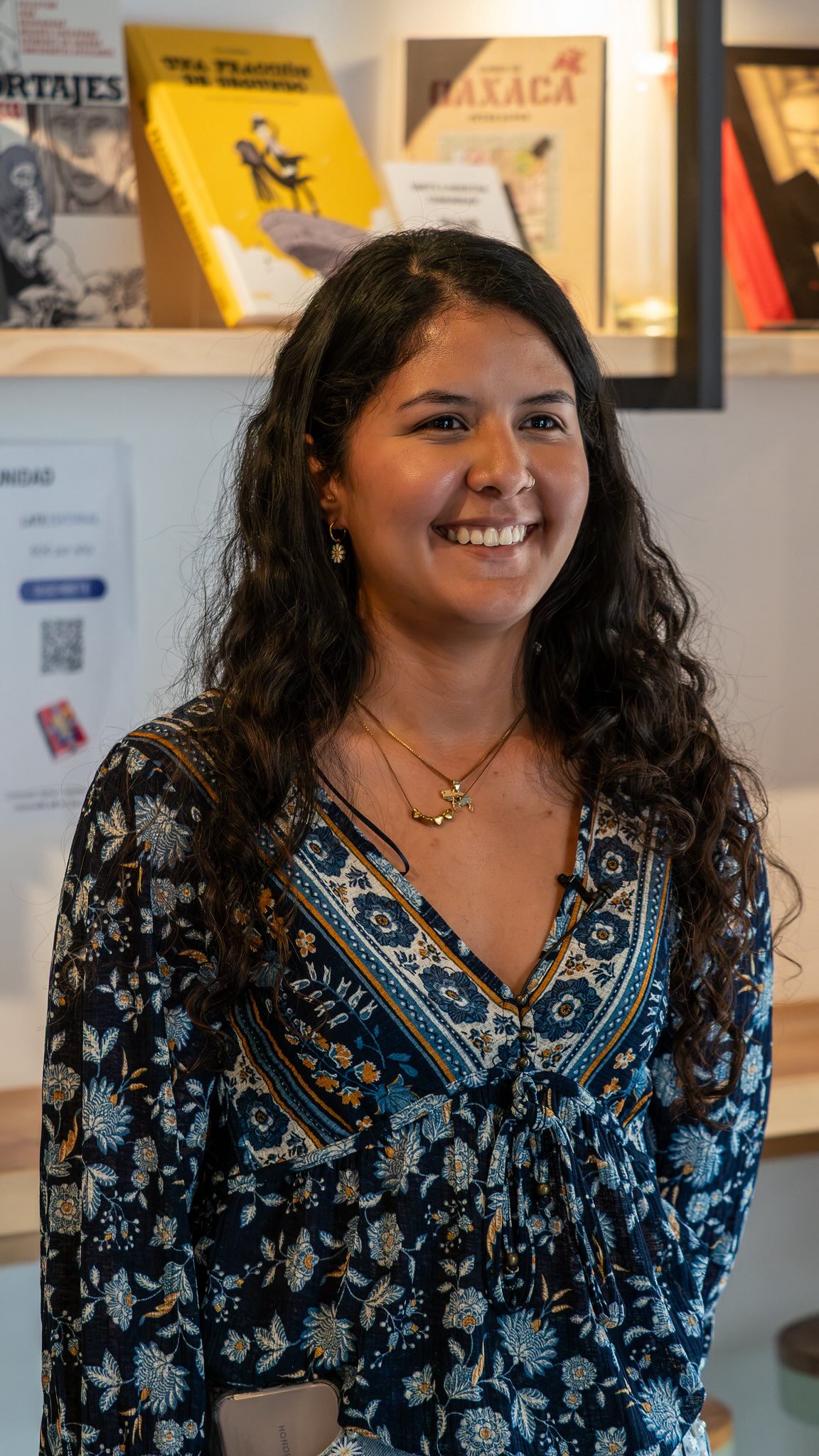 ☕📚 Visitamos @espaciolate, una librería dedicada a la no ficción donde conviven libros, café de especialidad y vinos en un mismo espacio.

Un lugar pensado para leer, conversar y compartir historias, con encuentros, talleres y propuestas culturales que conectan periodismo y literatura. 

📺 Muy pronto podrás ver el video completo en nuestro canal de YouTube.

#EspacioLate #Madrid #Cultura #Libros #YouTube