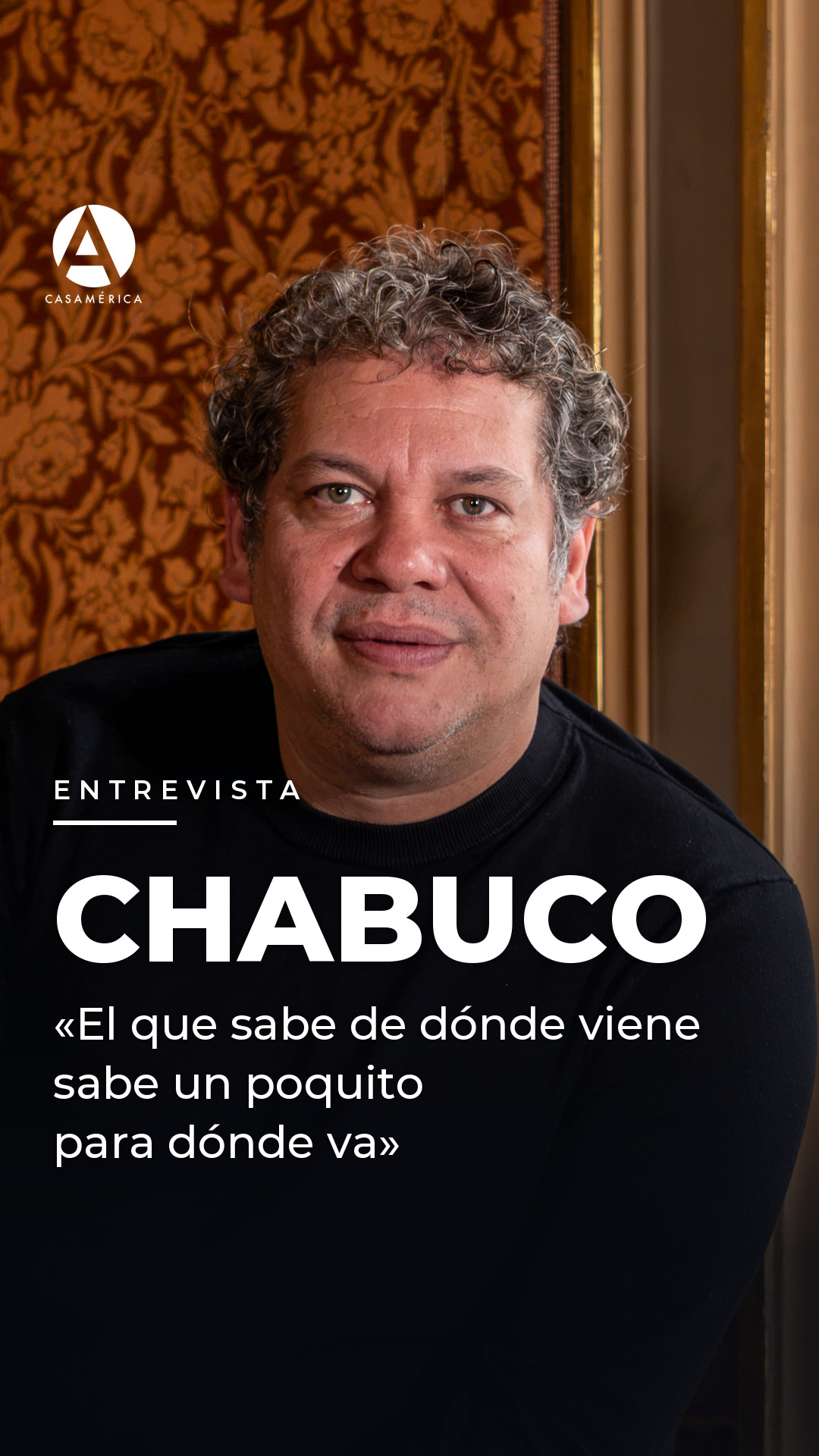 🇨🇴🎶 «El que sabe de dónde viene sabe un poquito para dónde va».

El cantante colombiano @chabuco  pasó por Casa de América para celebrar sus 25 años de trayectoria y conversar sobre una carrera en la que el vallenato y la música de su tierra han sido siempre el punto de partida.

Hablamos de sus encuentros con músicas y artistas de Cuba, España, Estados Unidos y Argentina; de su reciente álbum de tango; de Madrid como un lugar fundamental en su carrera y de su relación con el guitarrista José Miguel Carmona.

También nos adelanta algunos de sus próximos proyectos: un documental sobre sus 25 años de carrera y un nuevo álbum con el que quiere adentrarse en otro género que lo ha acompañado toda la vida: la salsa.

🎤 Y al final del vídeo, Chabuco interpreta «Un bolero azul».

🔗 Video completo en nuestro YouTube.